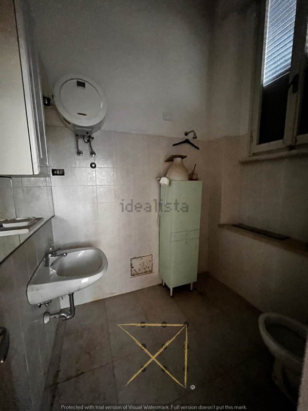 locale di sgombero in affitto a San Casciano in Val di Pesa