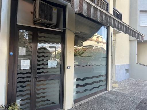 negozio in vendita a Scandicci in zona Badia a Settimo