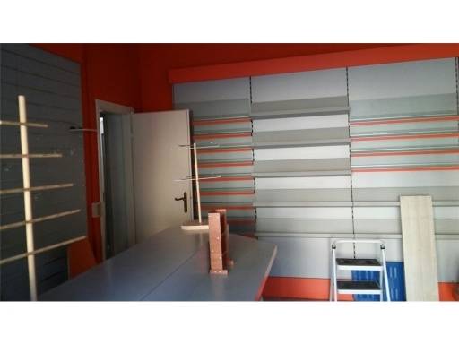 negozio in affitto a Scandicci in zona Casellina