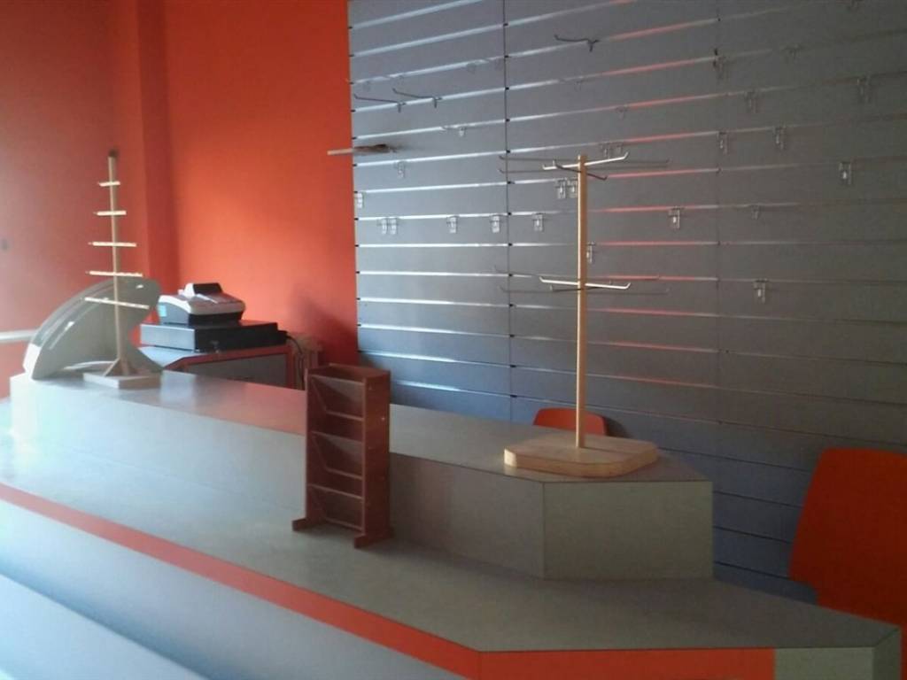 negozio in affitto a Scandicci in zona Casellina