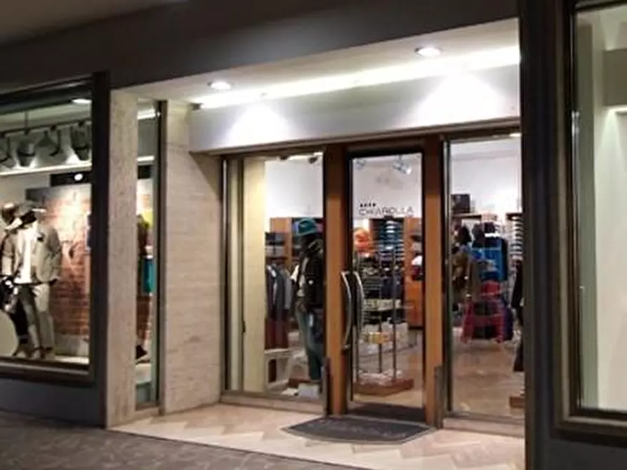 negozio in affitto a Scandicci