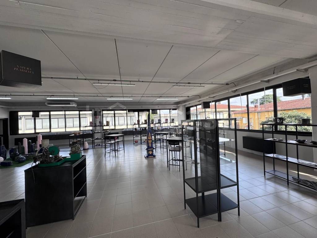 locale commerciale in affitto a Scandicci