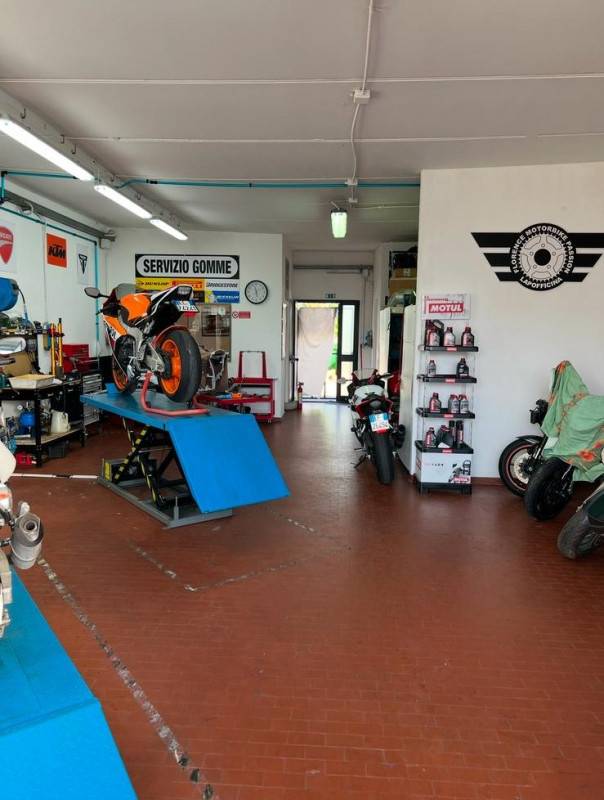 locale commerciale in affitto a Scandicci in zona San Colombano