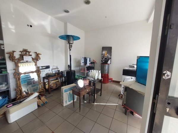 locale commerciale in affitto a Scandicci in zona Badia a Settimo