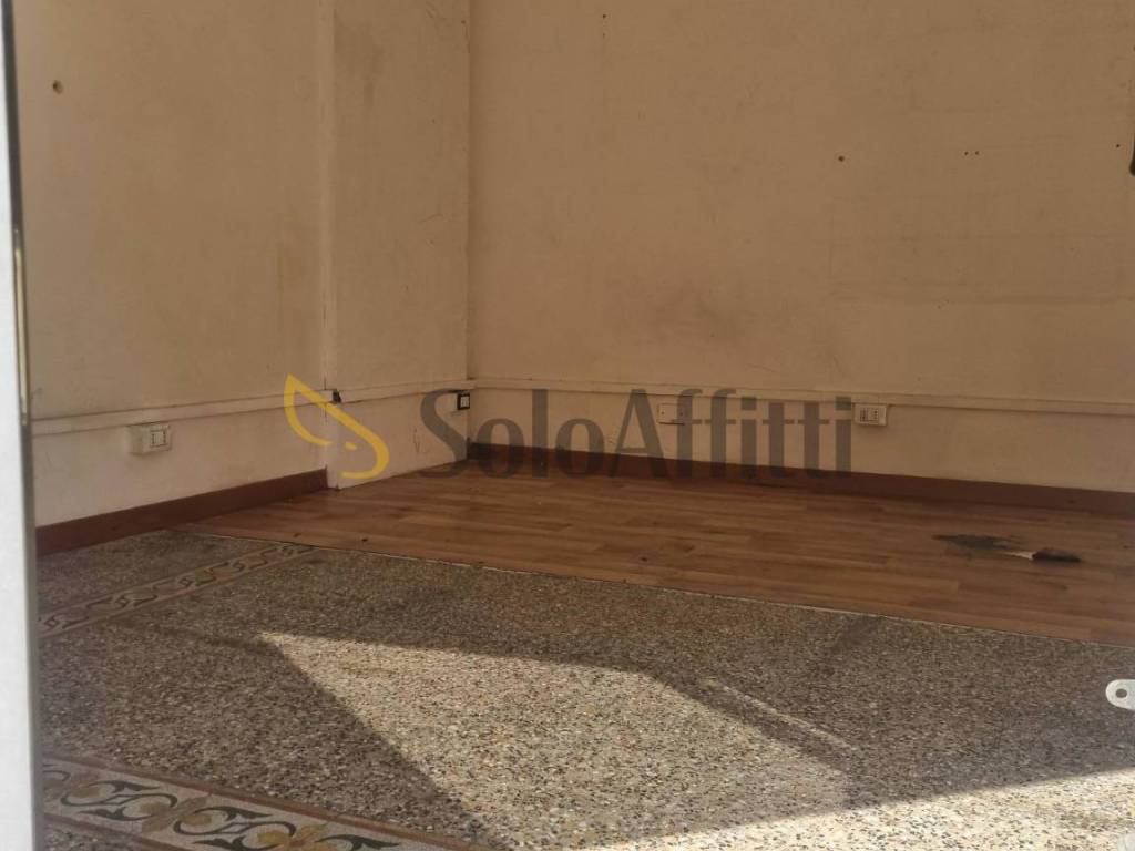 negozio in affitto a Scandicci in zona Casellina