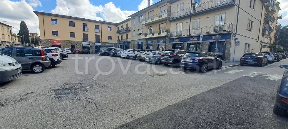 trivano in affitto a Scandicci in zona Casellina