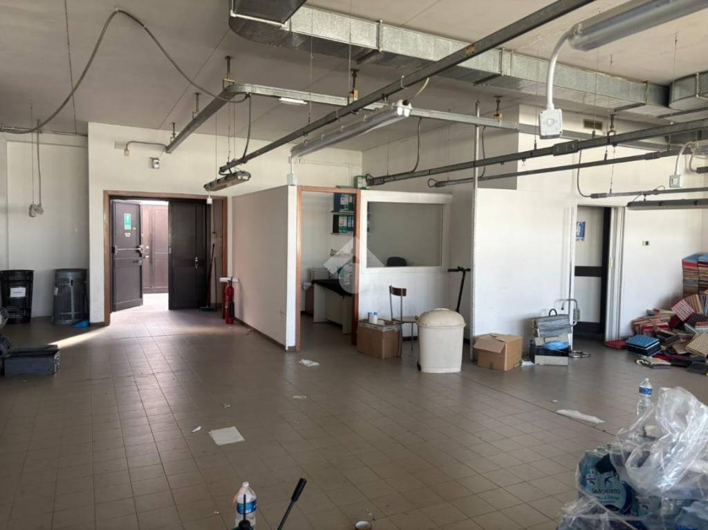 locale commerciale in affitto a Scandicci