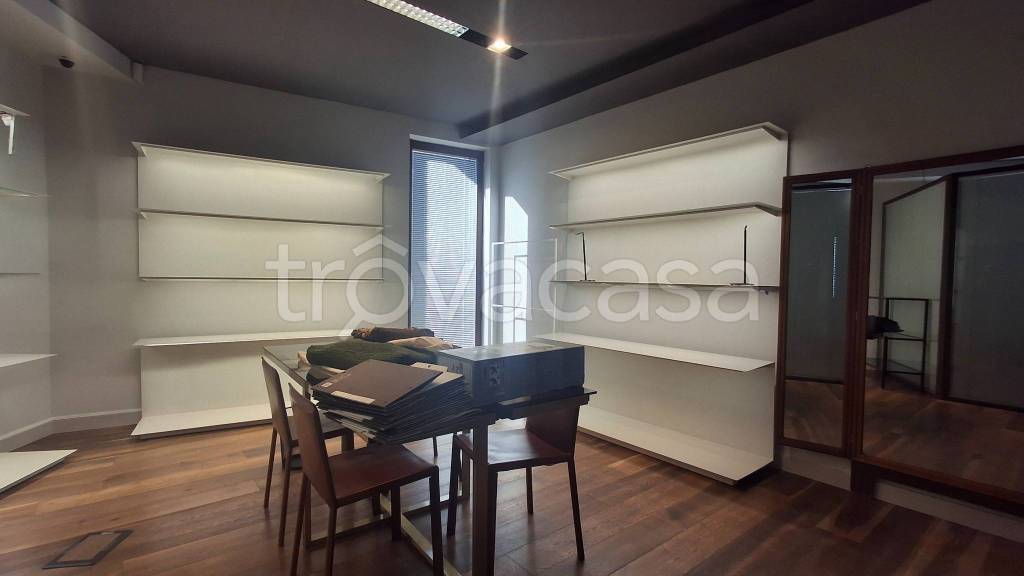 locale commerciale in affitto a Scandicci in zona Casellina