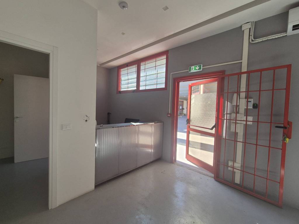 locale commerciale in affitto a Scandicci