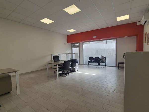 negozio in affitto a Scandicci