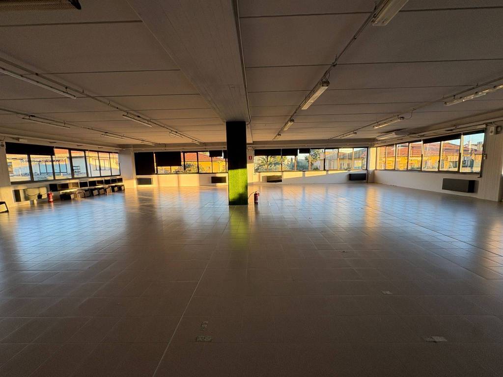 locale commerciale in affitto a Scandicci