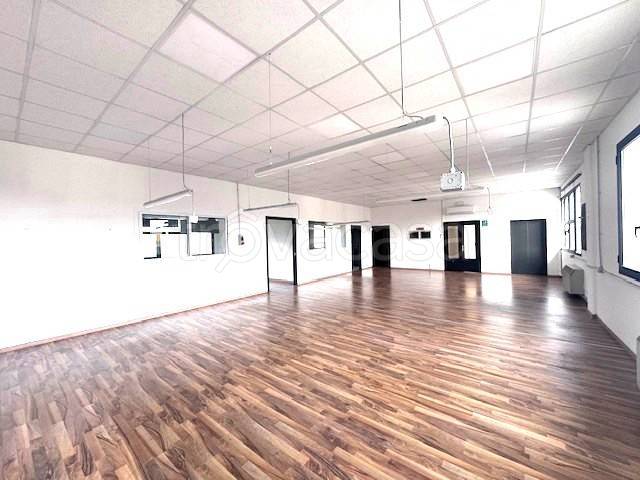 locale commerciale in affitto a Scandicci