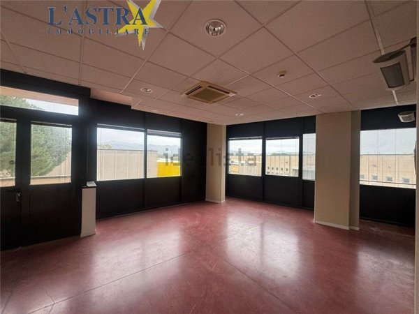 capannone in affitto a Scandicci in zona Casellina