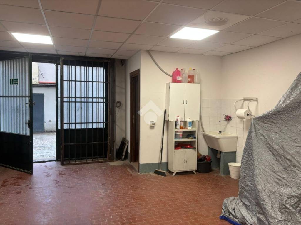 locale commerciale in affitto a Scandicci