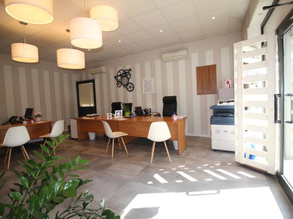 negozio in affitto a Scandicci in zona San Giusto