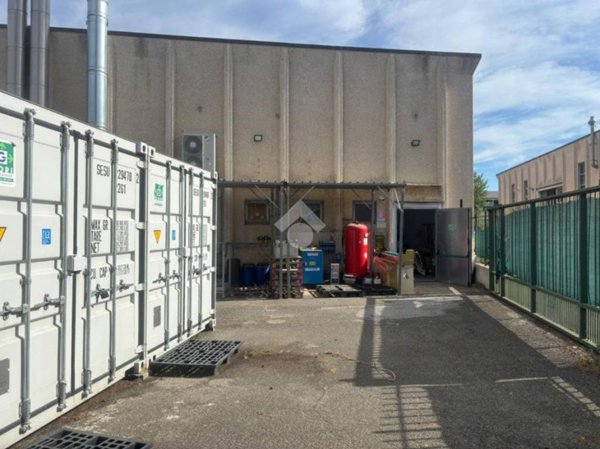 locale commerciale in affitto a Scandicci in zona Casellina