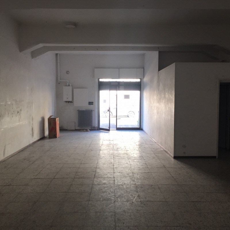 negozio in affitto a Scandicci in zona Casellina