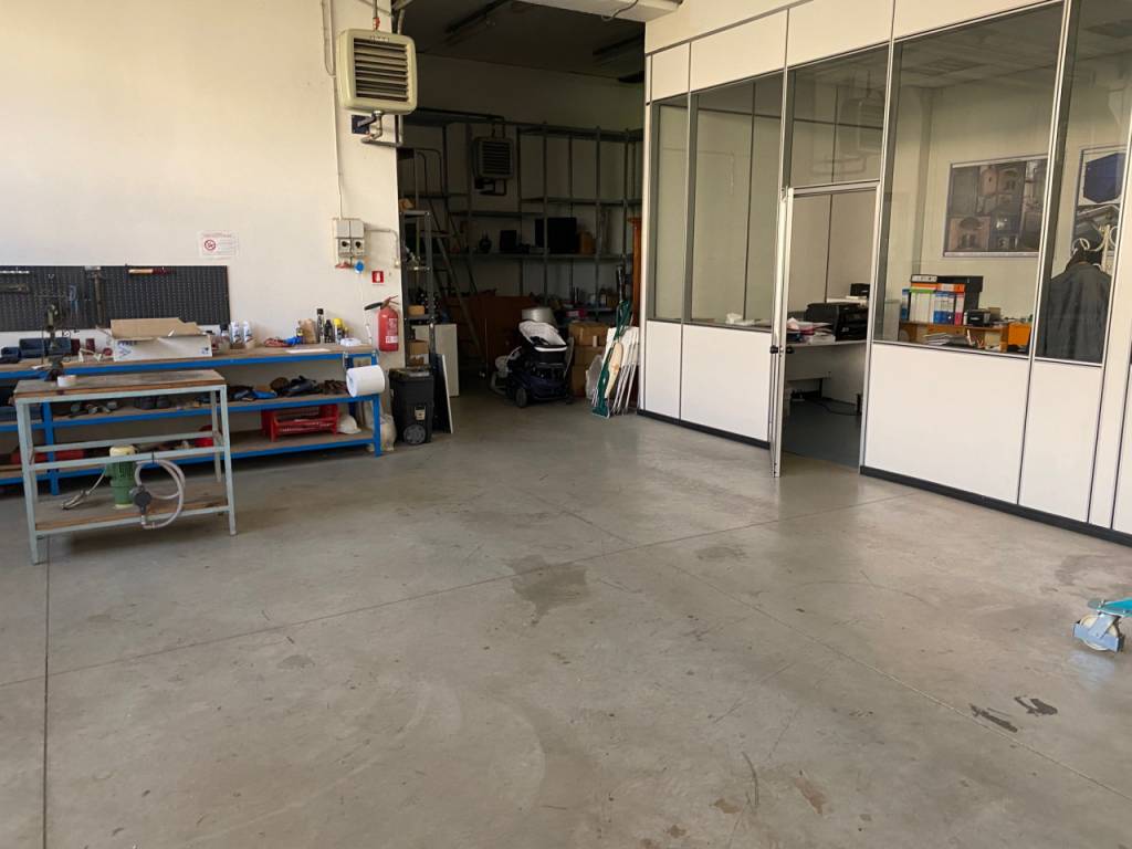 negozio in affitto a Scandicci