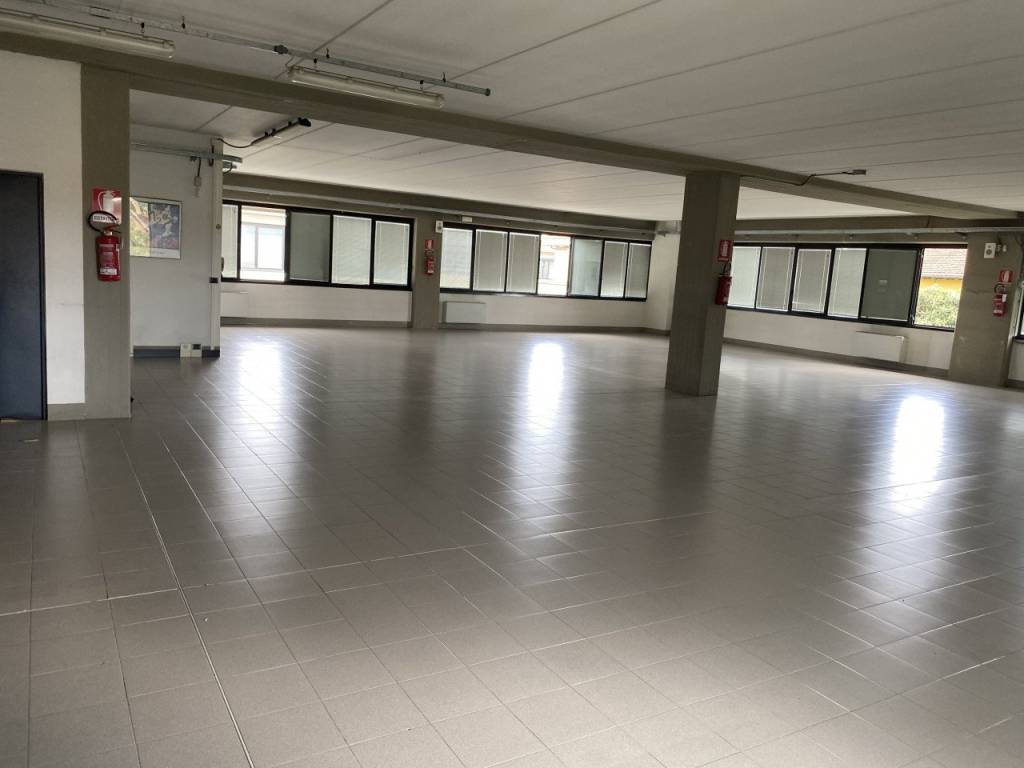 negozio in affitto a Scandicci