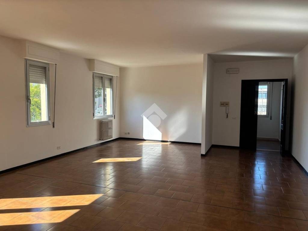 locale commerciale in affitto a Scandicci