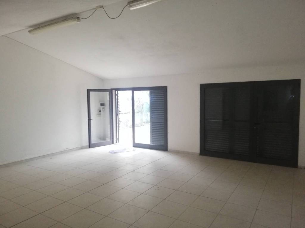 locale commerciale in affitto a Scandicci