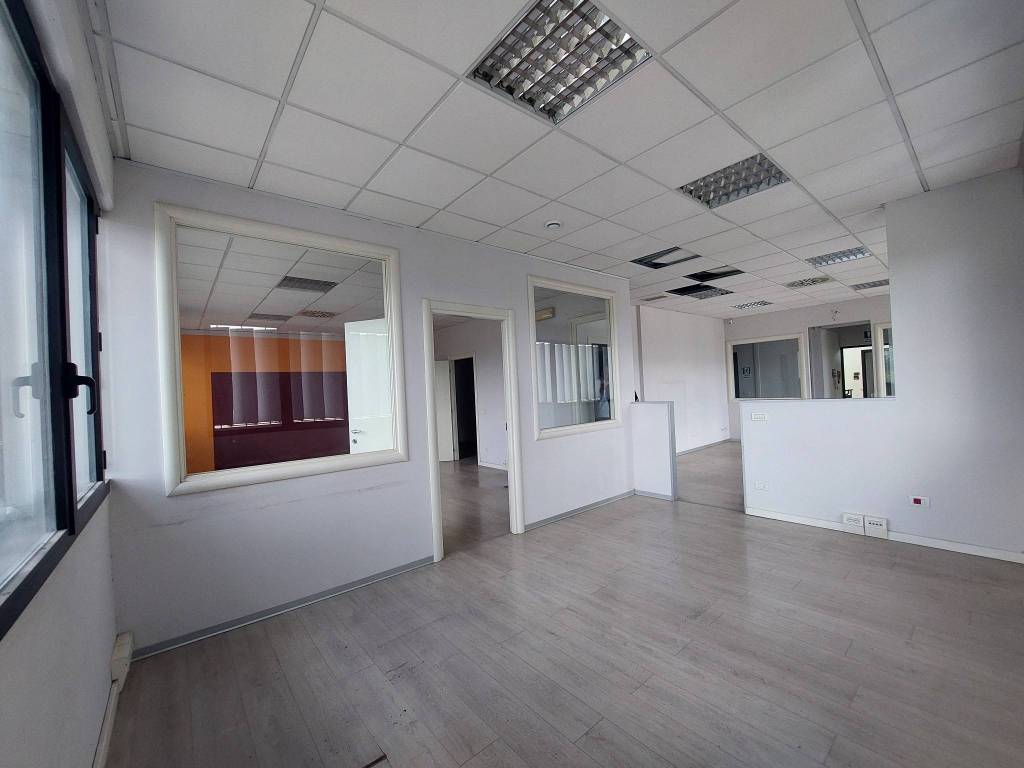 locale commerciale in affitto a Scandicci in zona Casellina