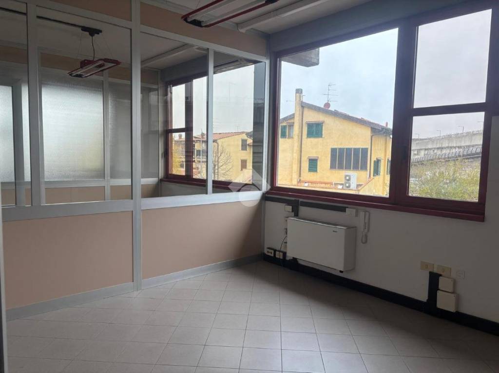 locale commerciale in affitto a Scandicci
