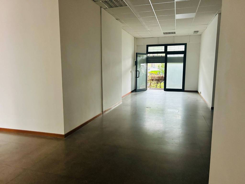 negozio in affitto a Scandicci in zona Casellina