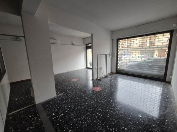 negozio in affitto a Scandicci in zona Casellina