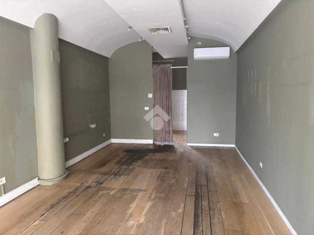 negozio in affitto a Scandicci