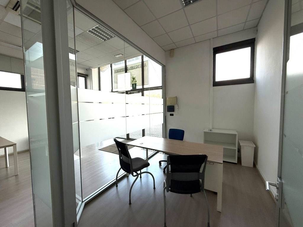 negozio in affitto a Scandicci