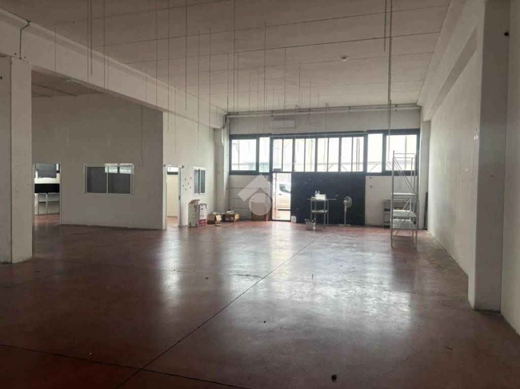 locale commerciale in affitto a Scandicci