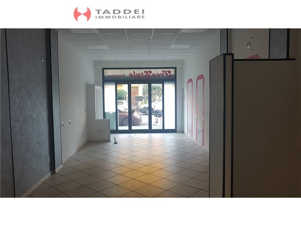 negozio in affitto a Scandicci in zona Casellina