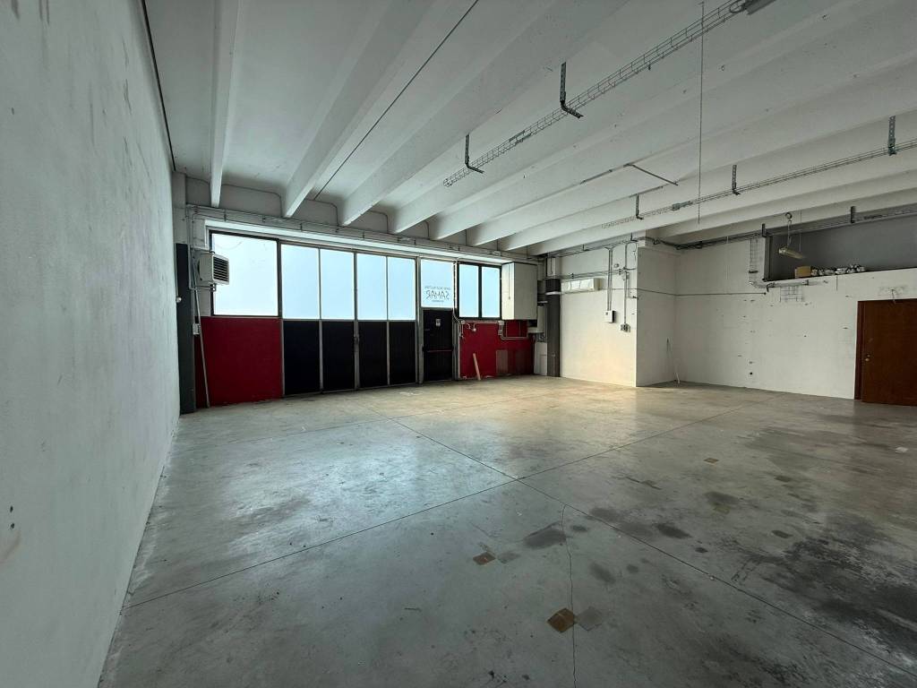 locale commerciale in affitto a Scandicci