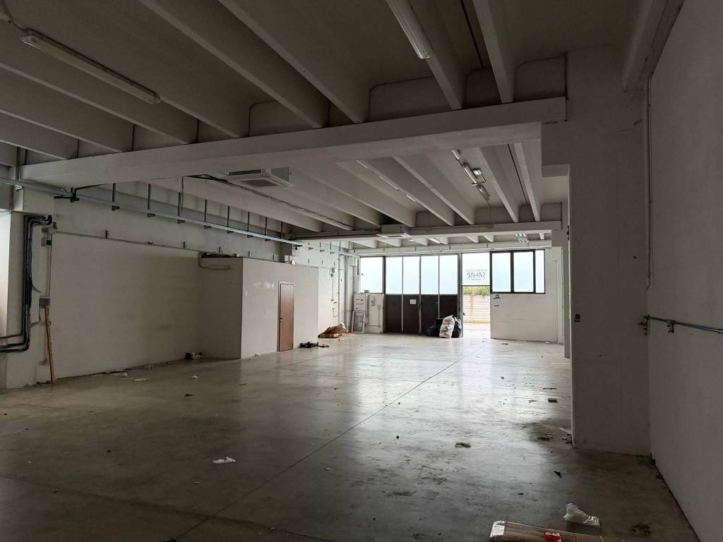 locale commerciale in affitto a Scandicci