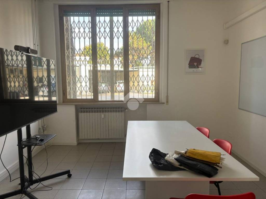 locale commerciale in affitto a Scandicci