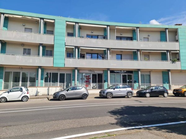 negozio in affitto a Scandicci