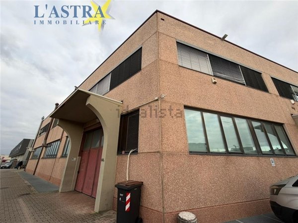 capannone in affitto a Scandicci