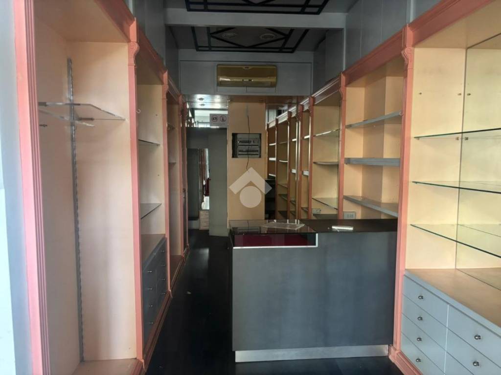 negozio in affitto a Scandicci