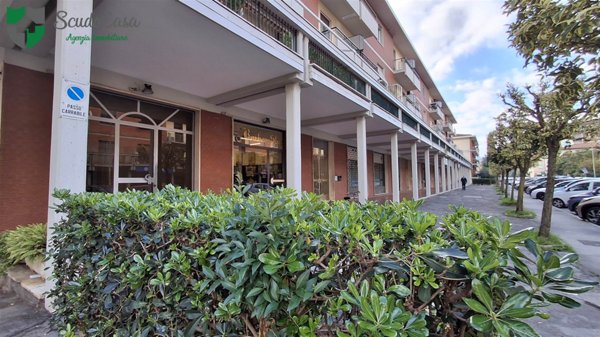 negozio in affitto a Scandicci