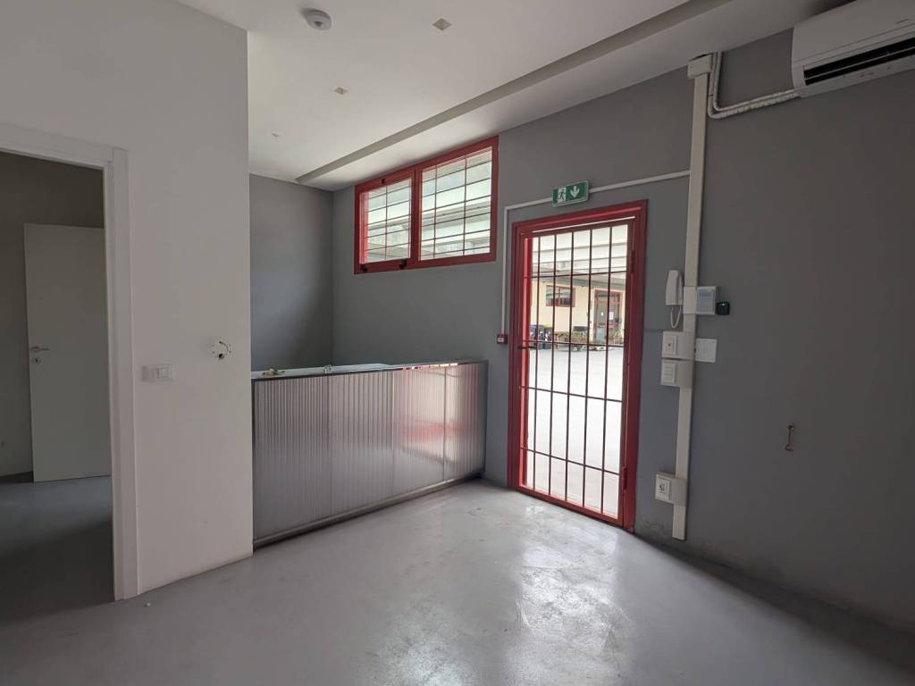 locale commerciale in affitto a Scandicci