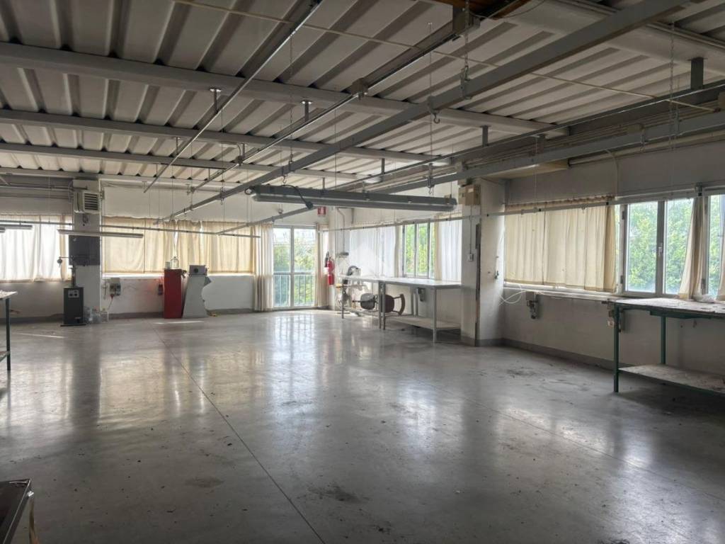 locale commerciale in affitto a Scandicci