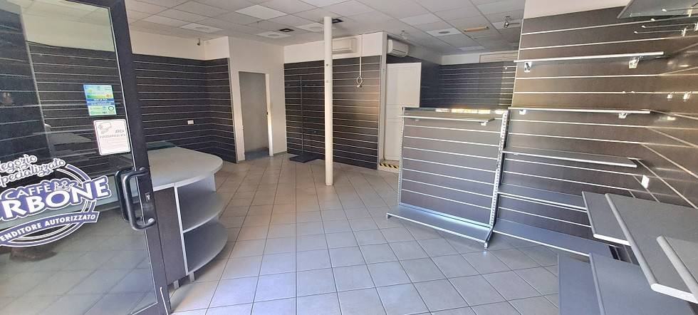 negozio in affitto a Scandicci in zona Casellina