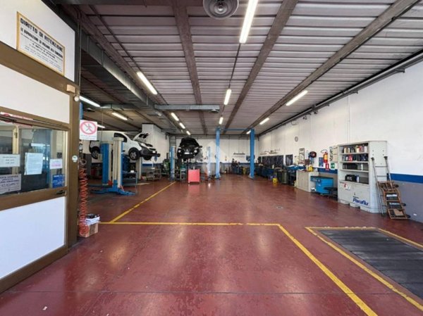 locale commerciale in affitto a Scandicci in zona Casellina