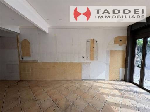 attivita commerciale in affitto a Scandicci