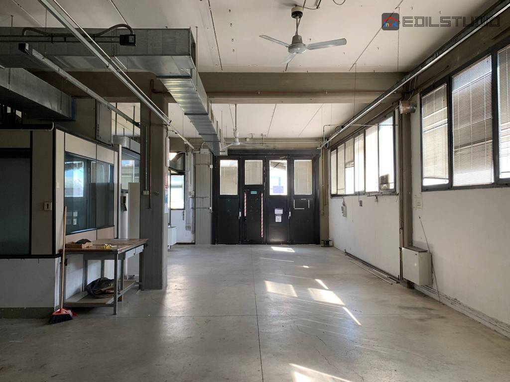 locale commerciale in affitto a Scandicci in zona Casellina