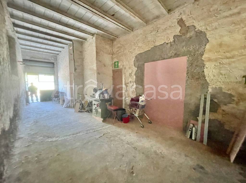 locale commerciale in affitto a Scandicci in zona Casellina