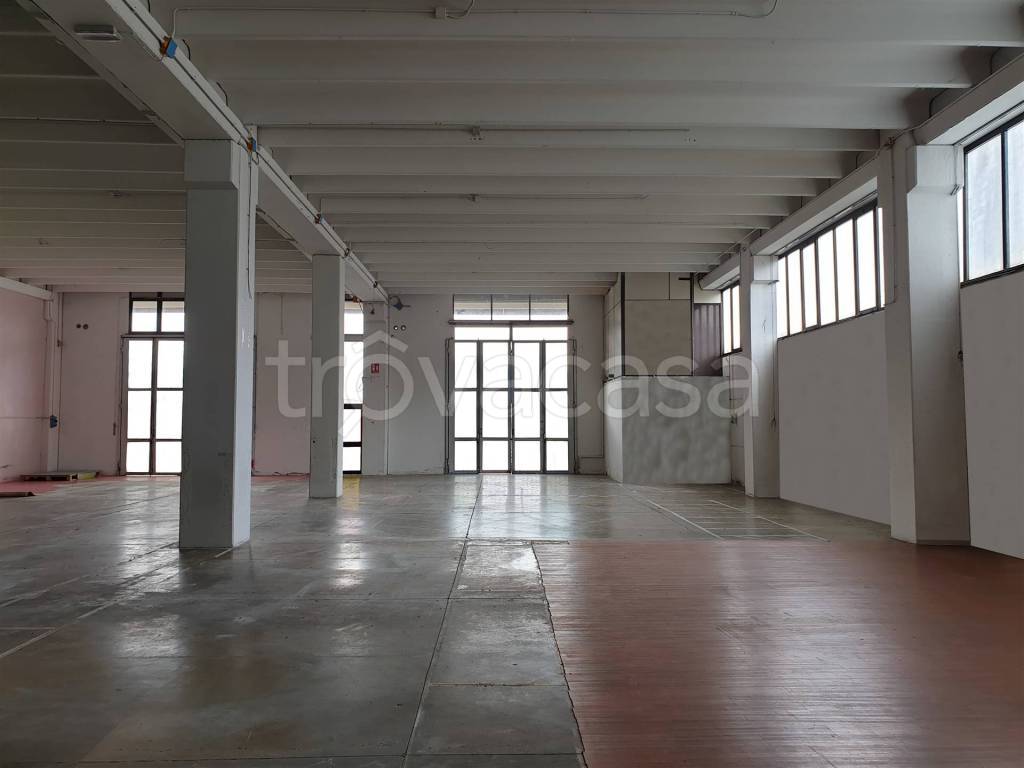 locale commerciale in affitto a Sesto Fiorentino