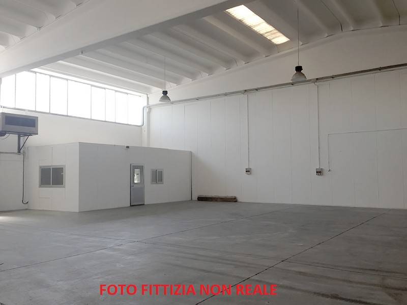 locale commerciale in affitto a Sesto Fiorentino