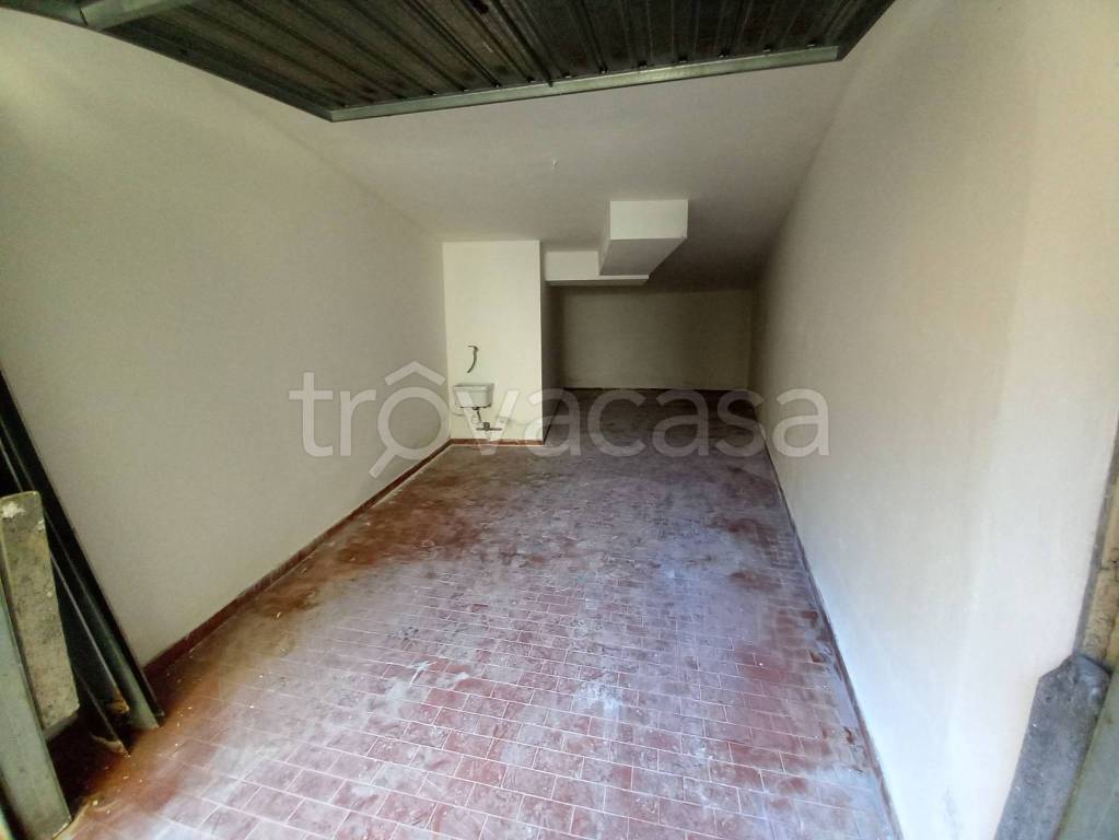 locale commerciale in affitto a Sesto Fiorentino